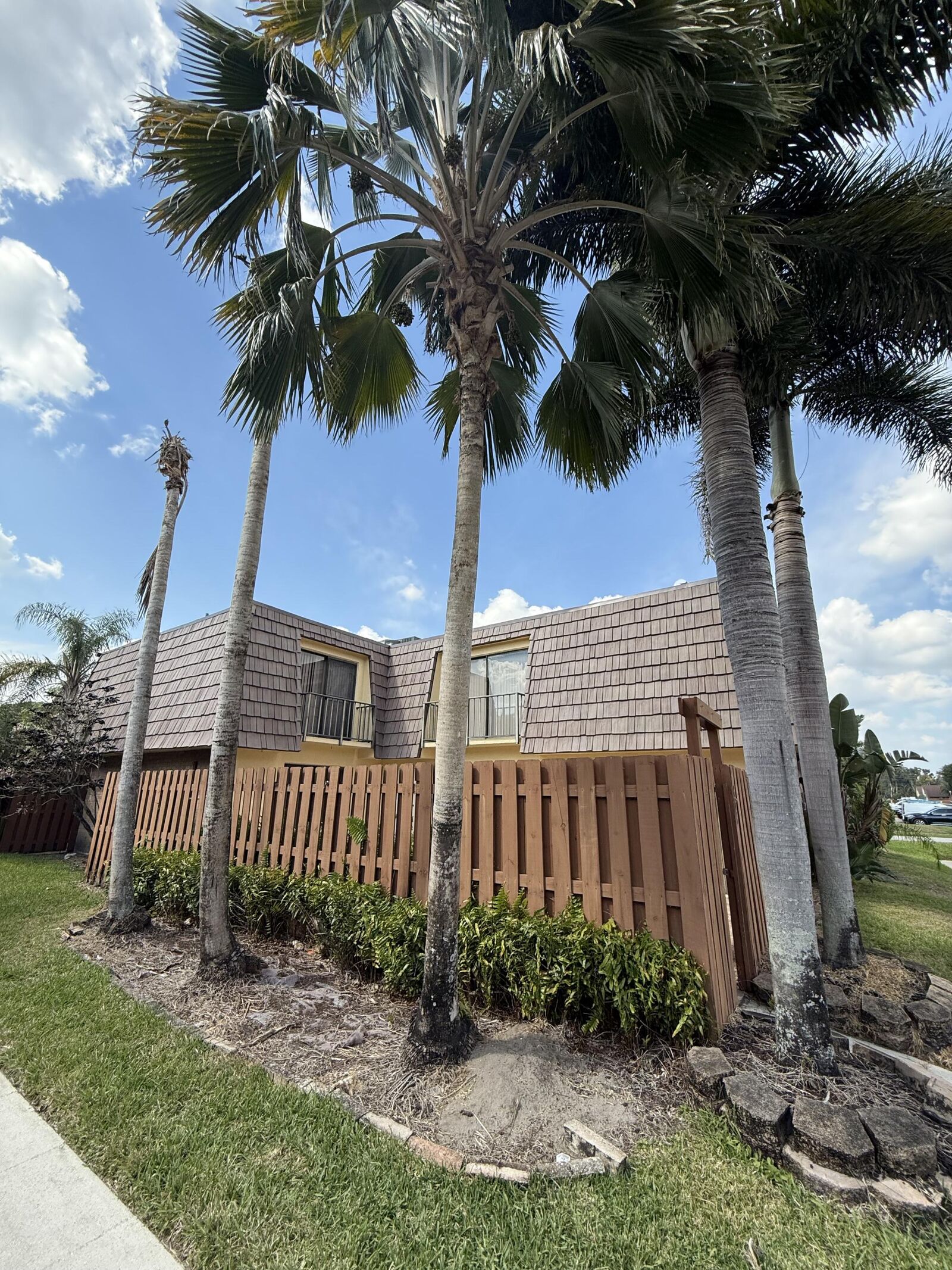 Property Photo:  804 Springdale Circle  FL 33461 