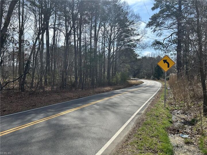 2402 Wolf Trap Rd  Yorktown VA 23692 photo