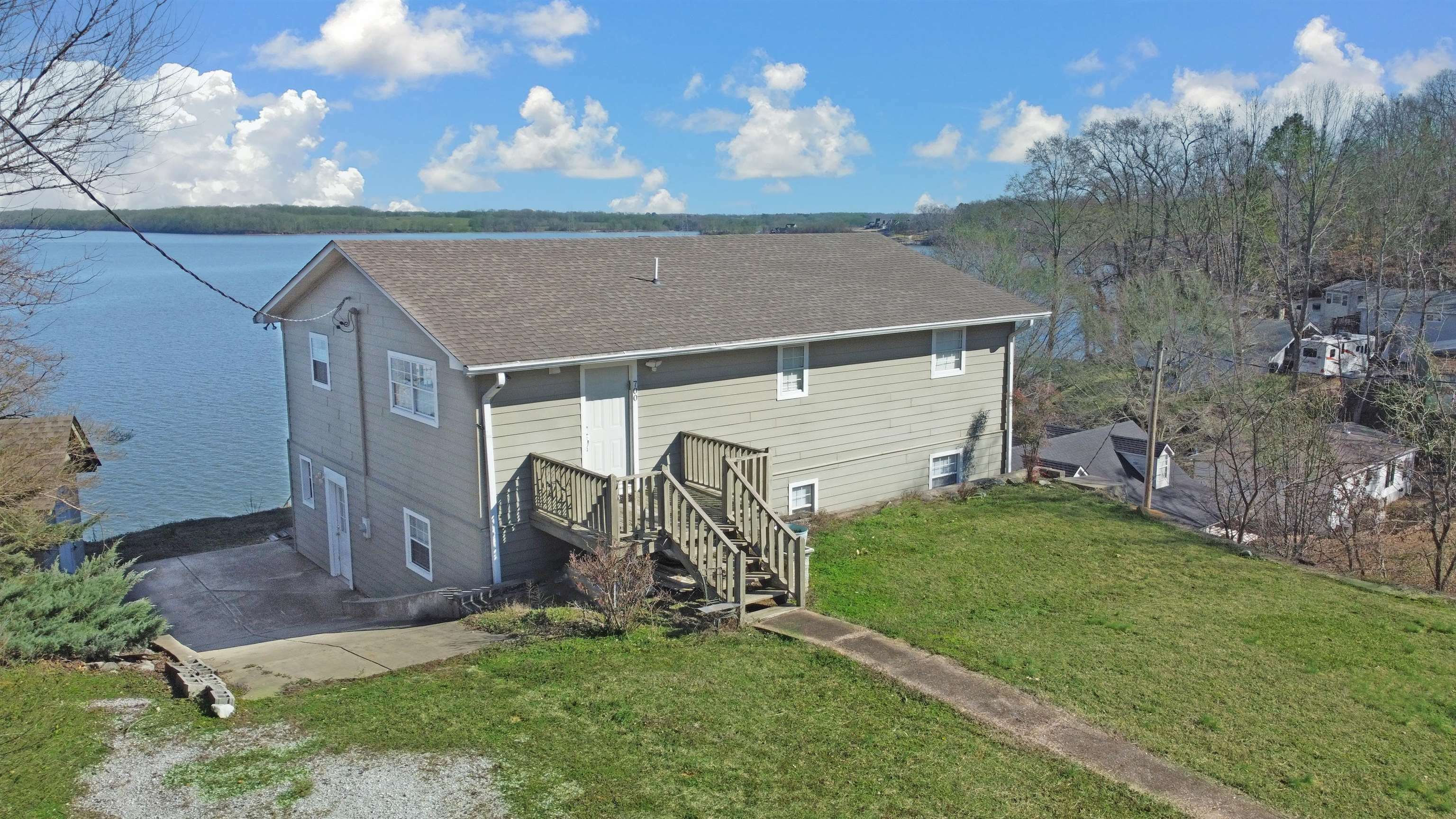 Property Photo: 700 Lakeshore Dr N AL 35661 - MUSCLE S