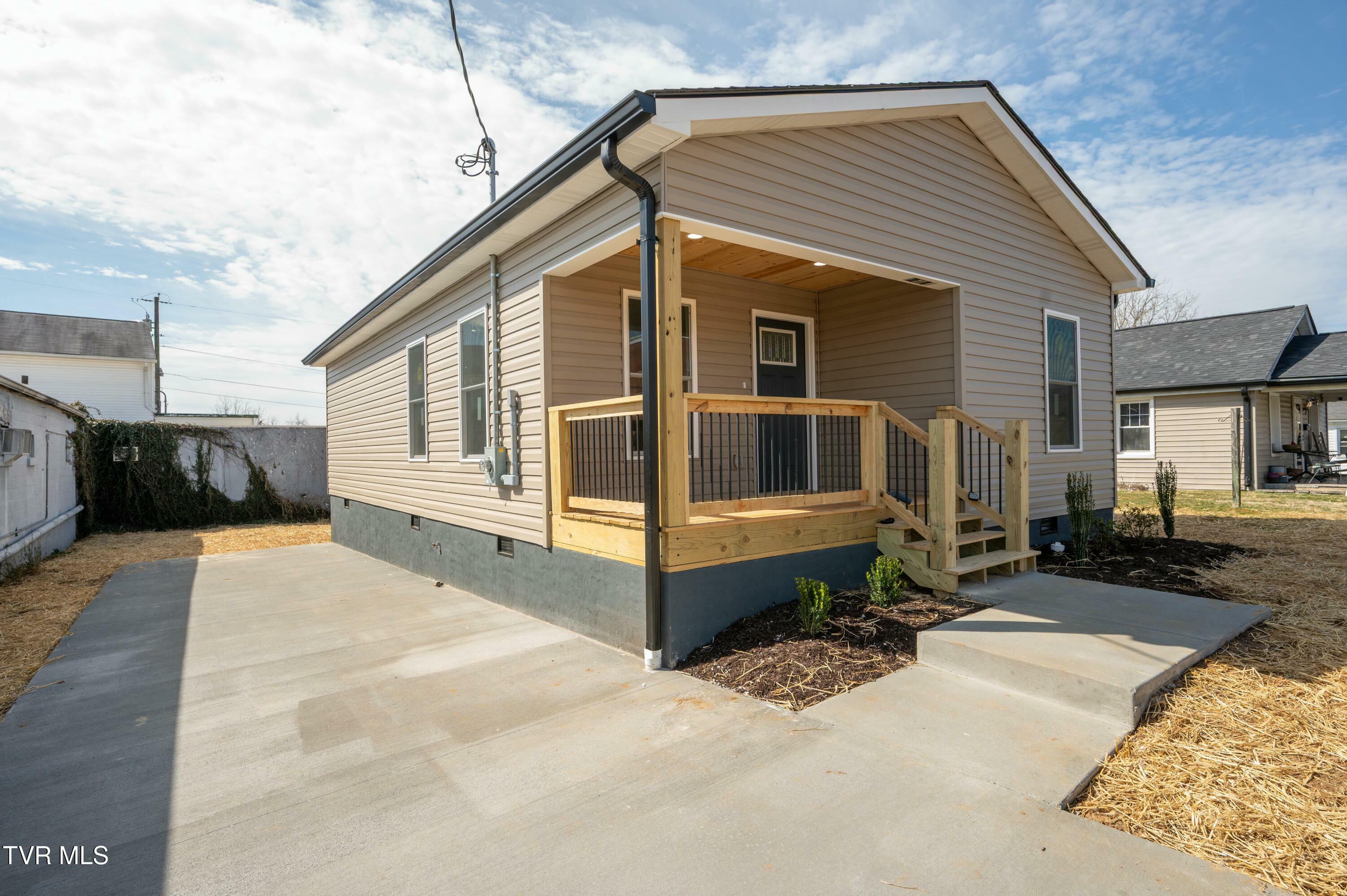 Property Photo:  504 West Cedar Street  TN 37620 