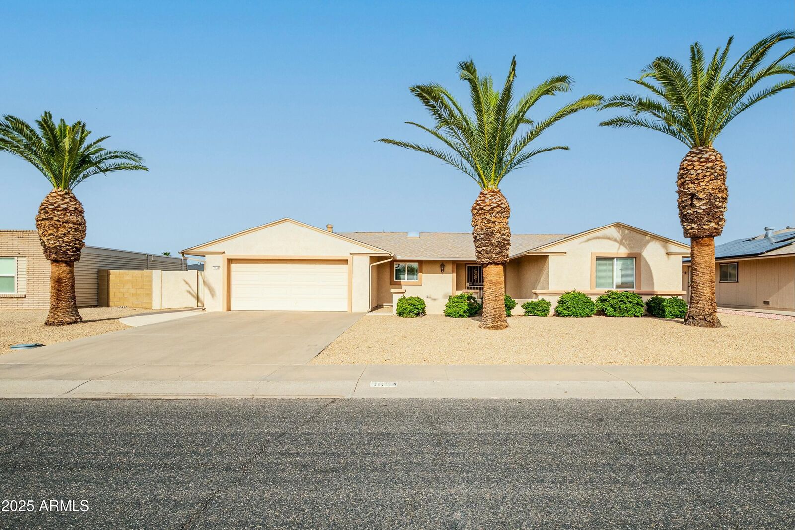 Property Photo: 9634 W Glen Oaks Circle N AZ 85351