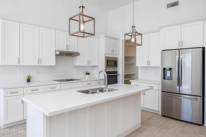 Property Photo: 9850 E McDowell Mountain Ranch Road 1006 AZ 85260