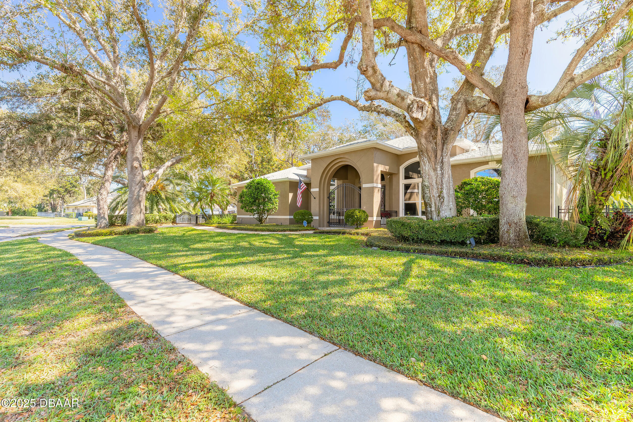 Property Photo: 6049 Sabal Hammock Circle FL 32128