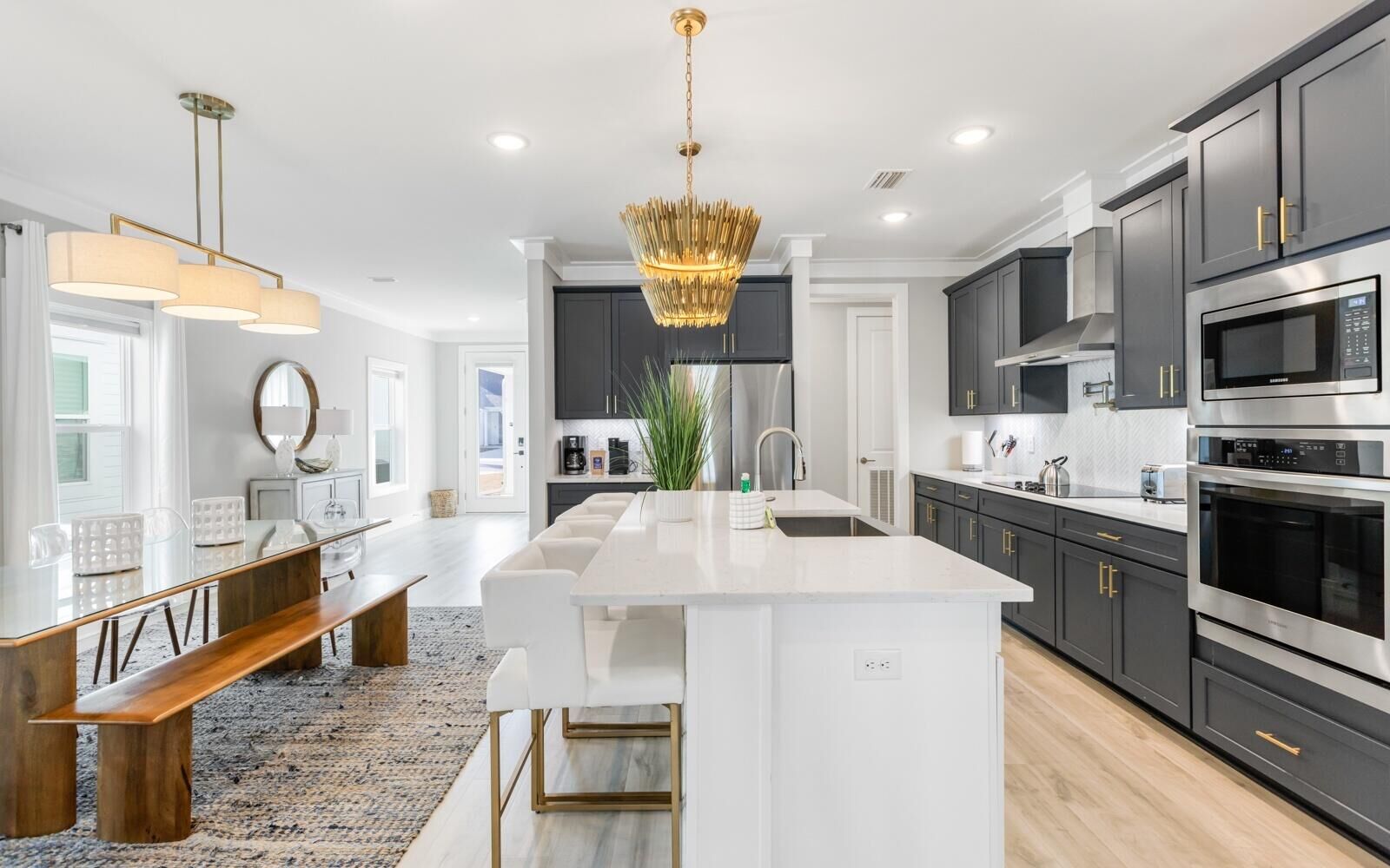 Property Photo:  732 Landing Circle  FL 32413 