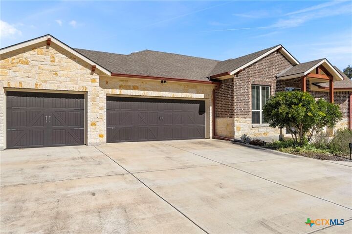 Property Photo: 110 Liberty Bell Lane TX 78623