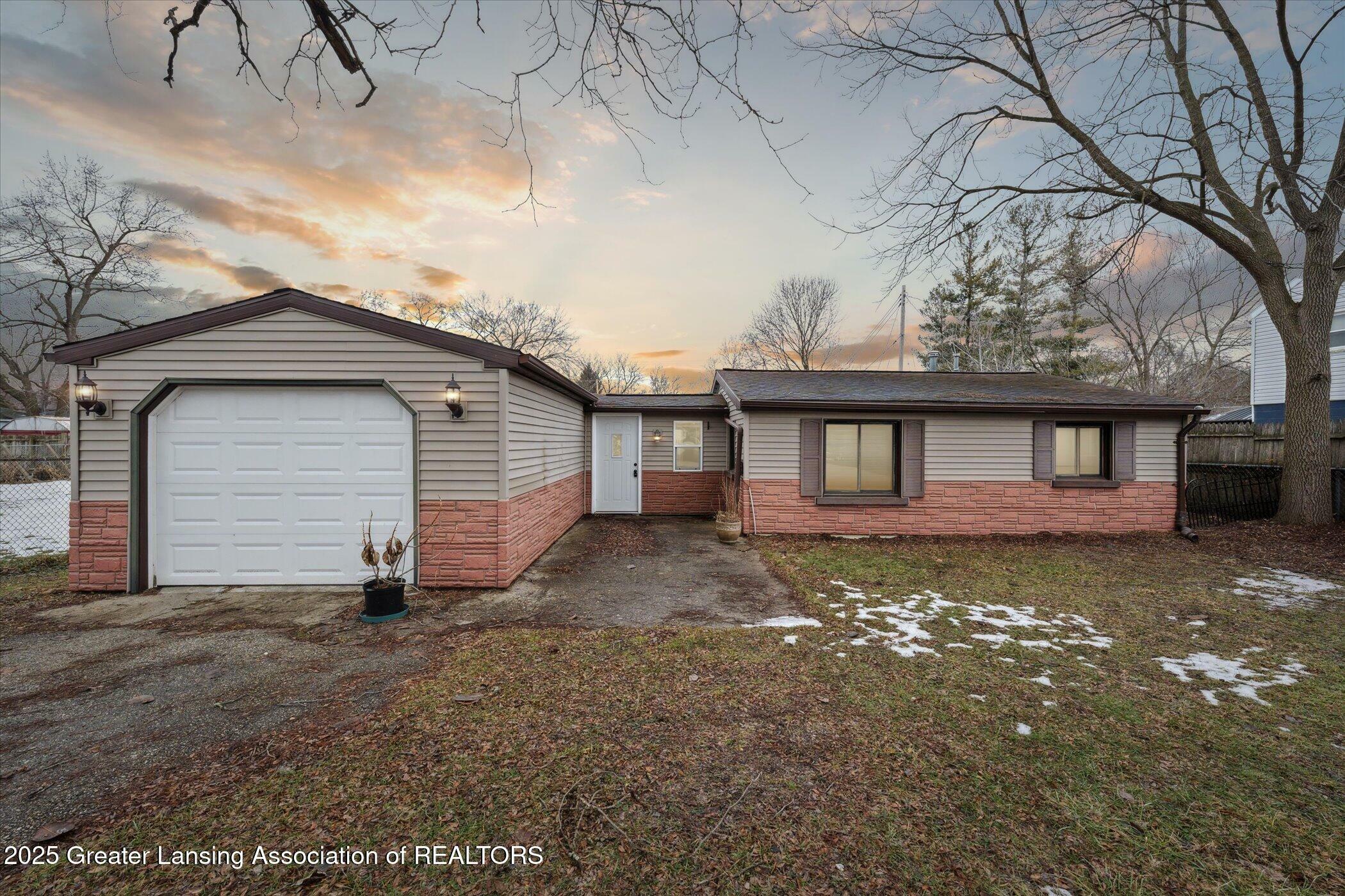 Property Photo: 1208 Southfield Avenue MI 48911