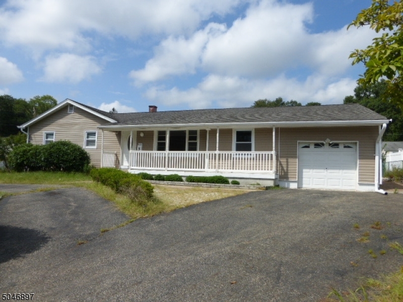 Property Photo:  5 Midway Ct  NJ 07866 