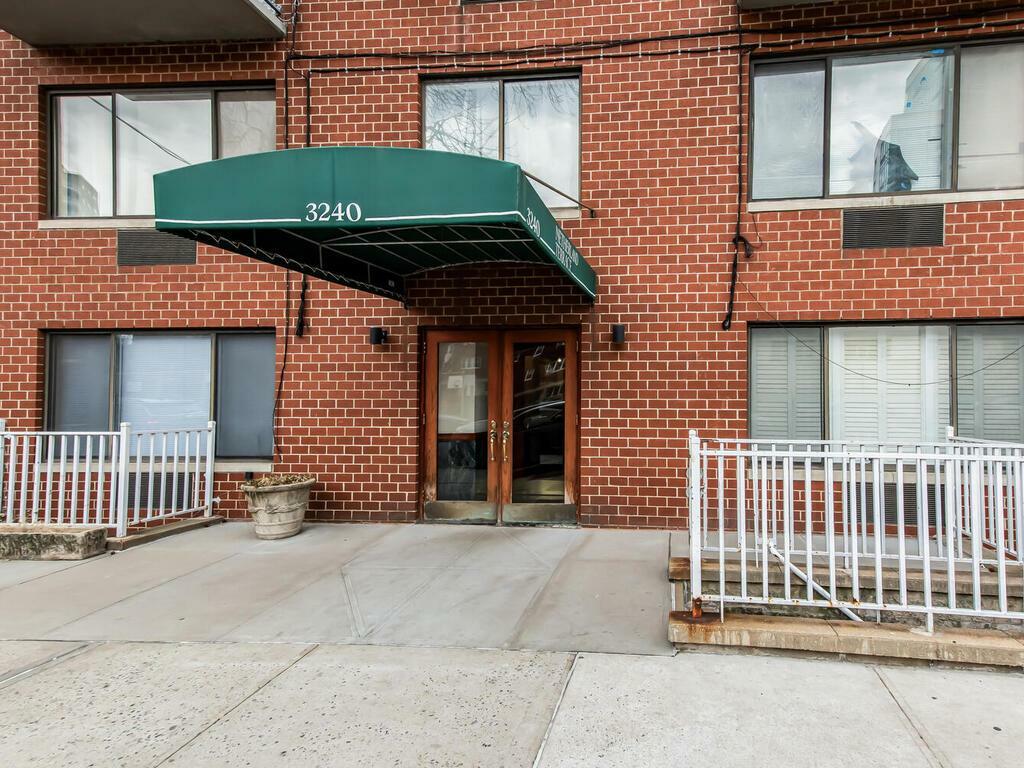 Property Photo: 3240 Netherland Avenue 1C NY 10463