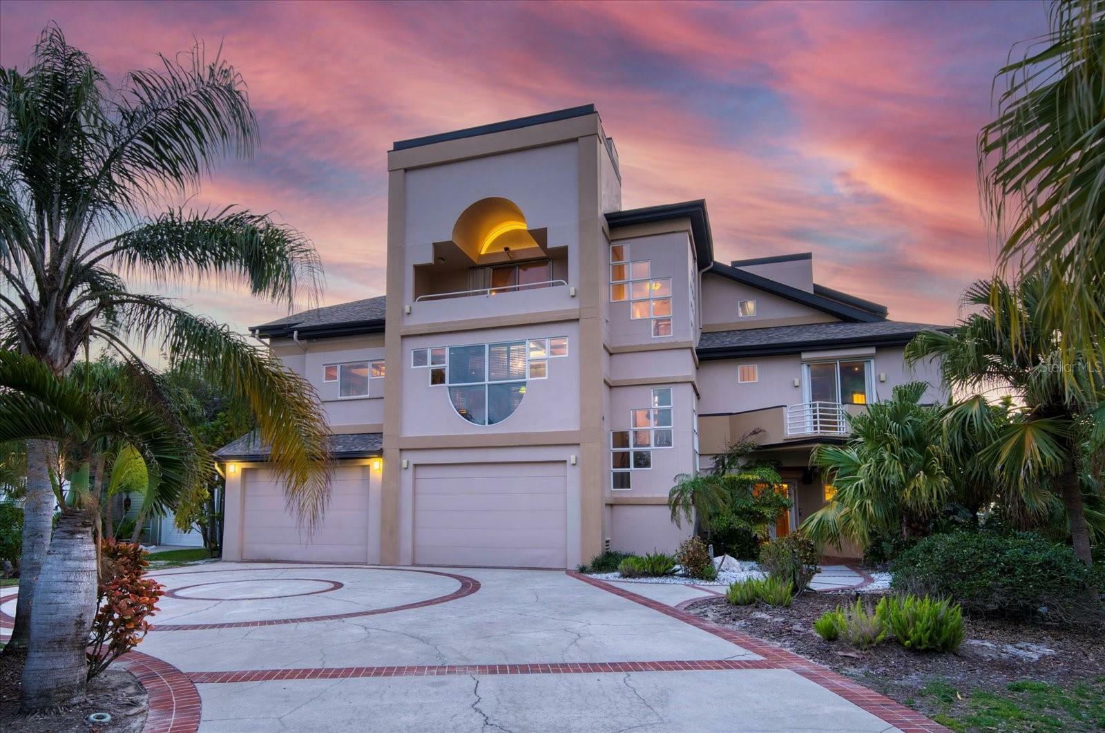 Property Photo:  812 Point Seaside Drive  FL 34681 