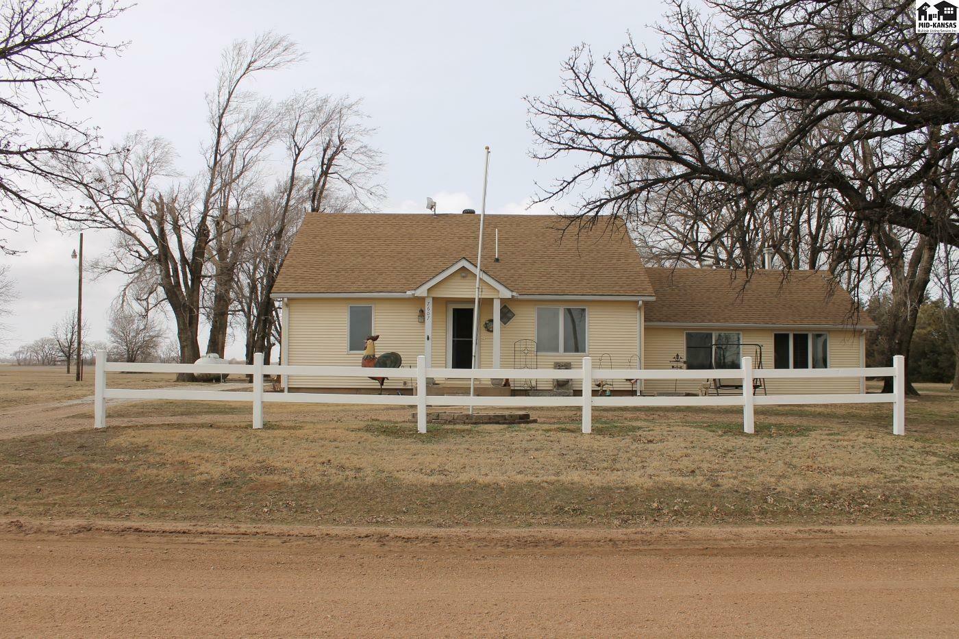 Property Photo:  7607 S Victory Rd  KS 67020 