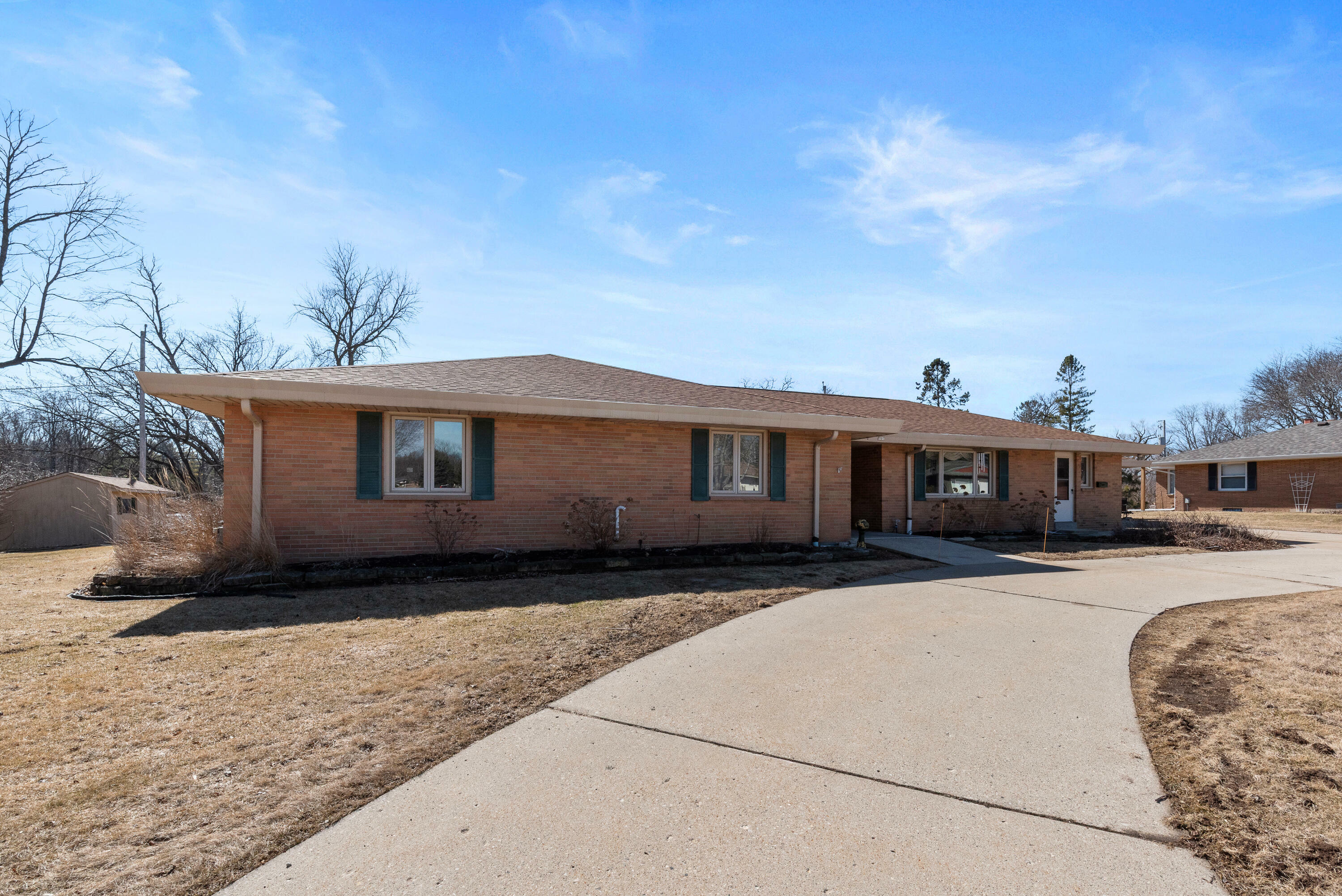 Property Photo: 707 Riverview Dr WI 53092
