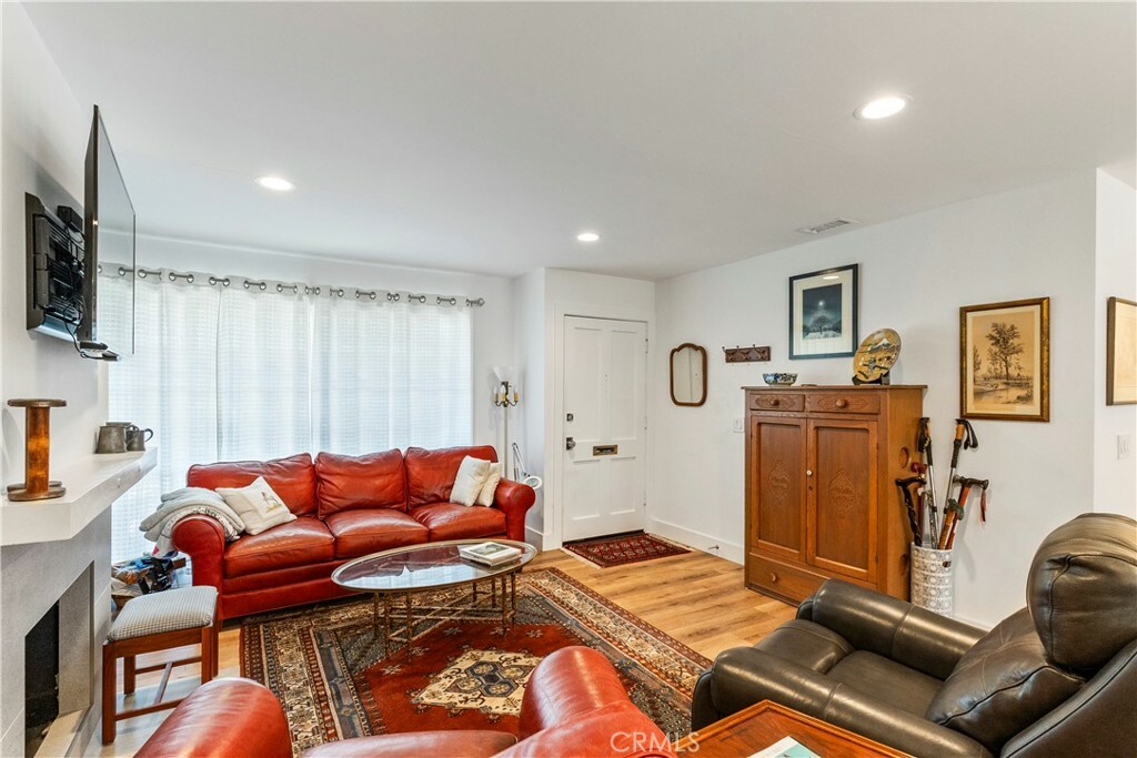 Property Photo:  423 Gloucester Drive  CA 92627 