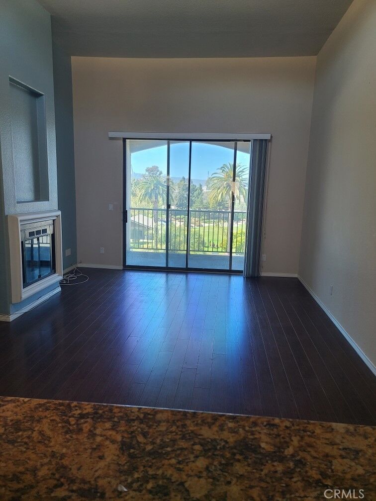 Property Photo:  555 Maine Avenue 423  CA 90802 