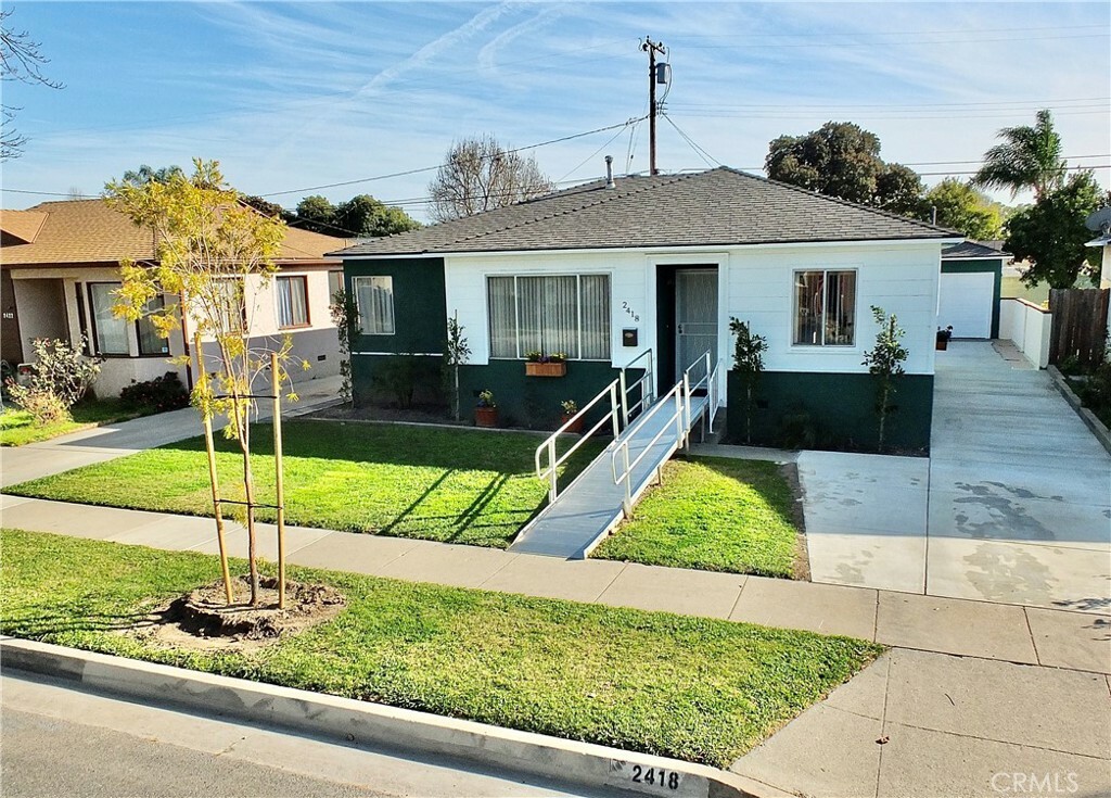 Property Photo:  2418 Denmead Street  CA 90712 