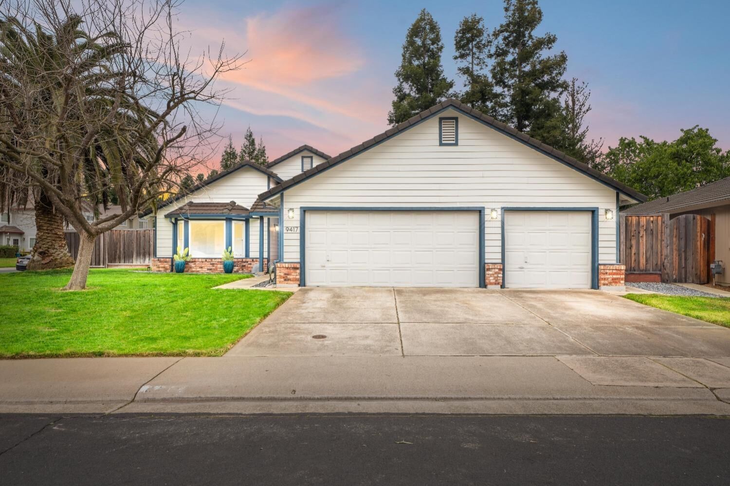 Property Photo: 9417 Forest Vista Way CA 95758