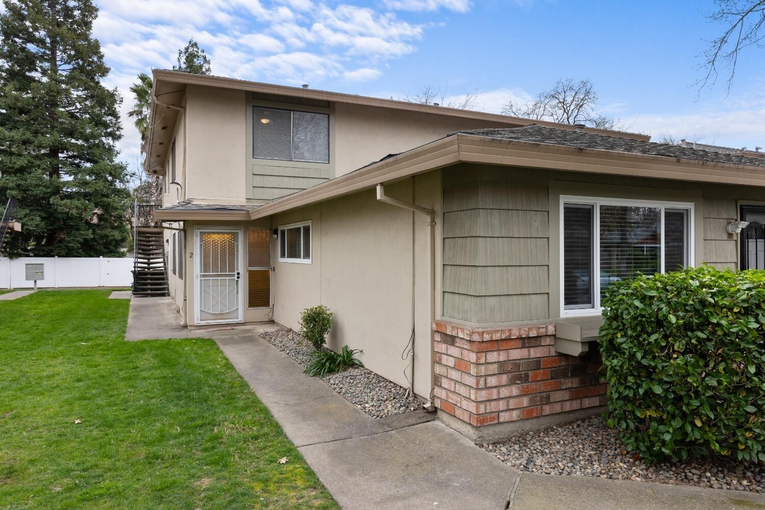 Property Photo:  5105 Connecticut Drive 2  CA 95841 
