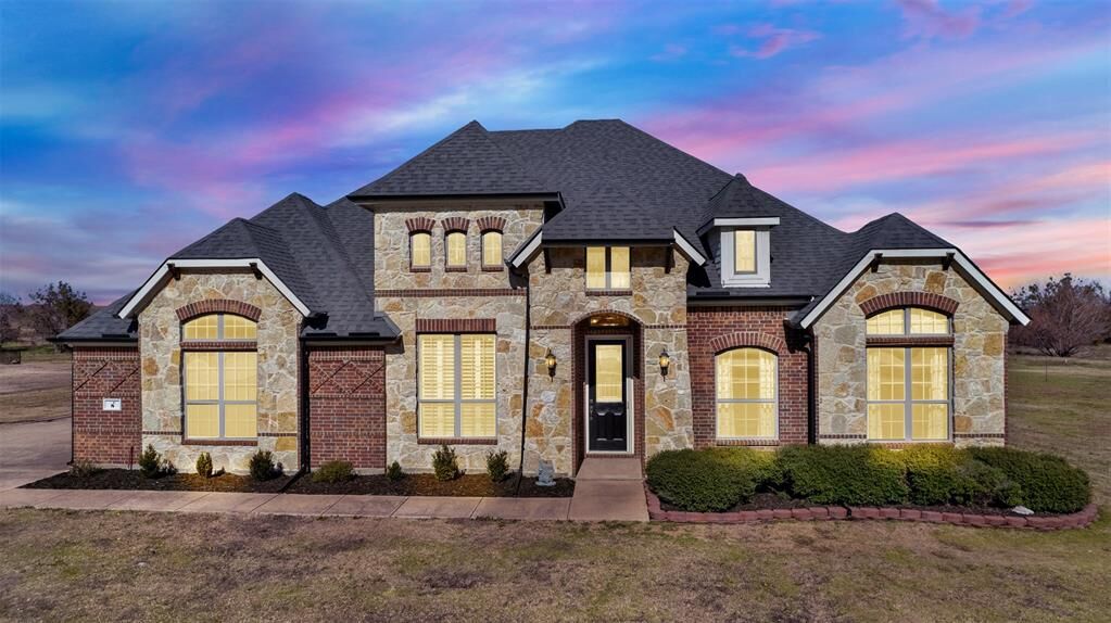Property Photo: 8 Chapel Hill Lane TX 75032