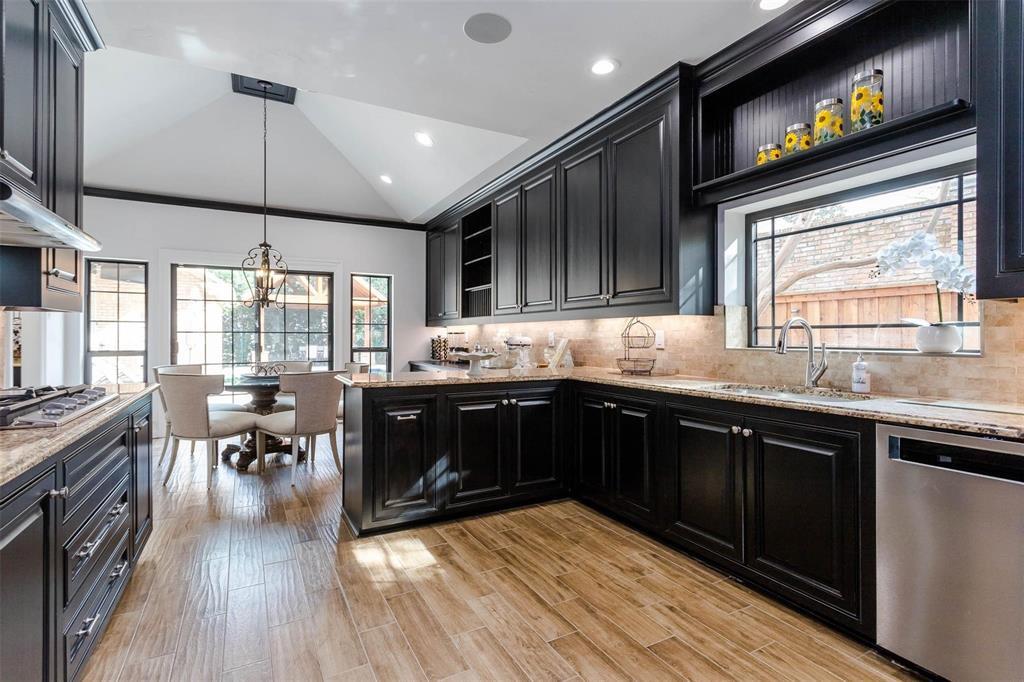 Property Photo: 11712 Forest Court TX 75230