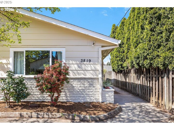 Property Photo: 3817 NE 82nd Ave OR 97035