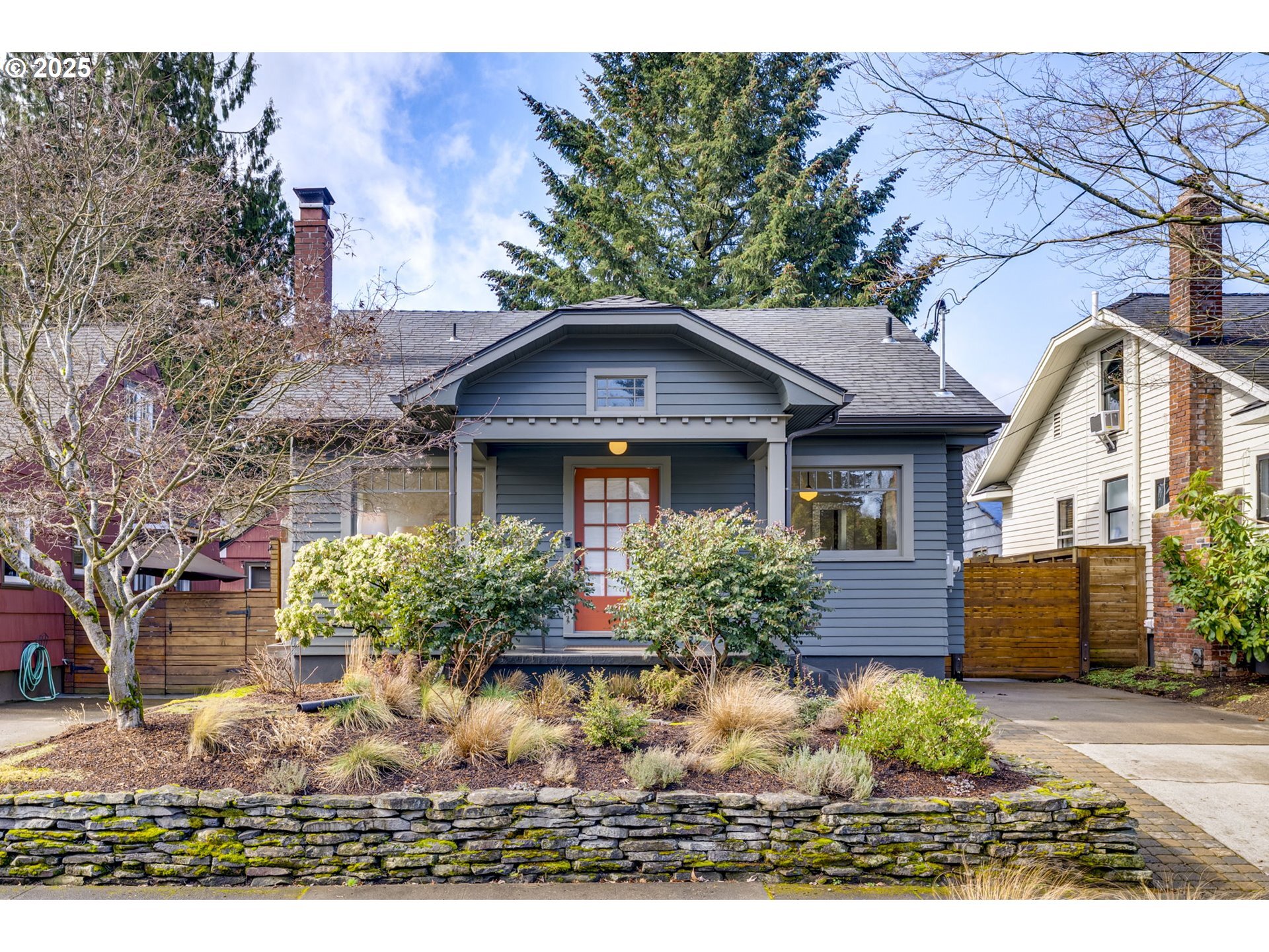 Property Photo: 2533 NE 32nd Pl OR 97212