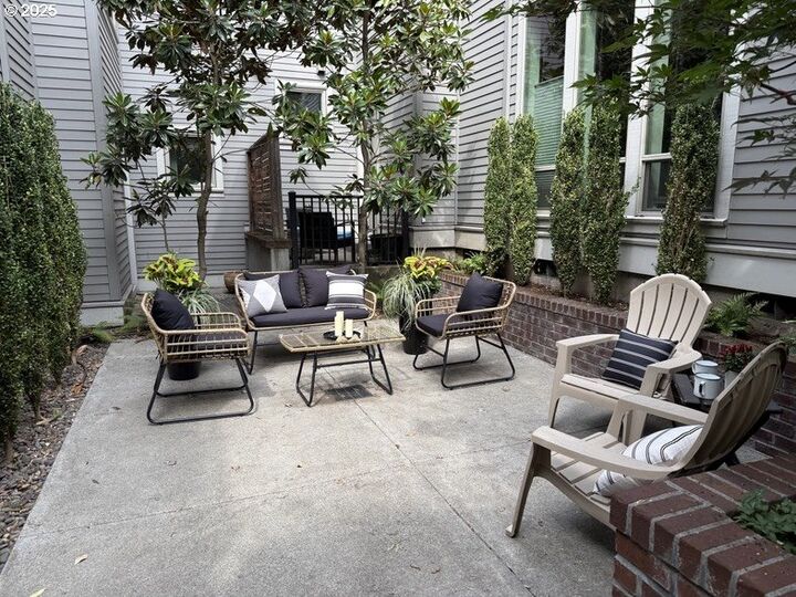 Property Photo: 1805 SE Madison St 304 OR 97214