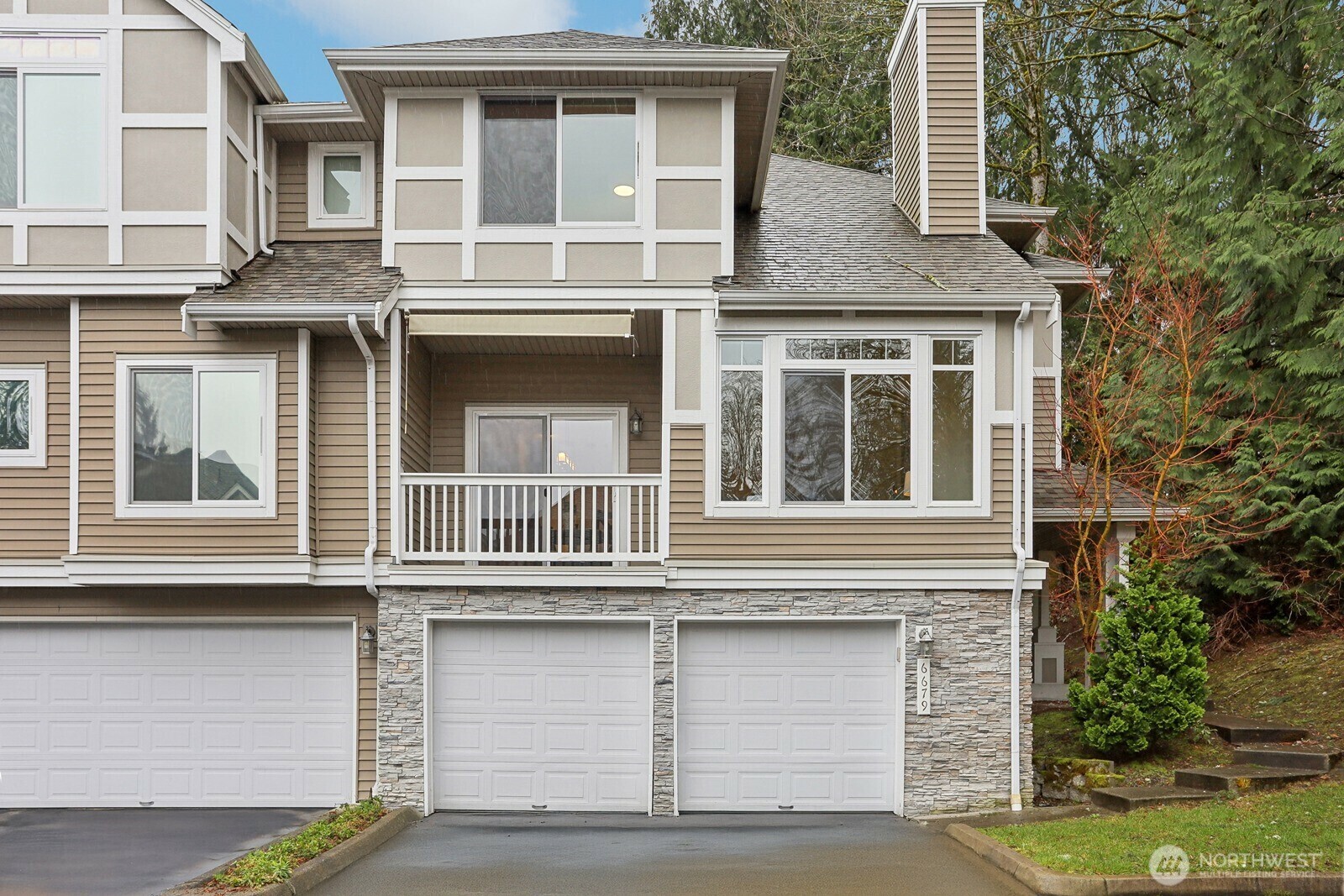 6679 SE Cougar Mountain Way 4  Bellevue WA 98006 photo