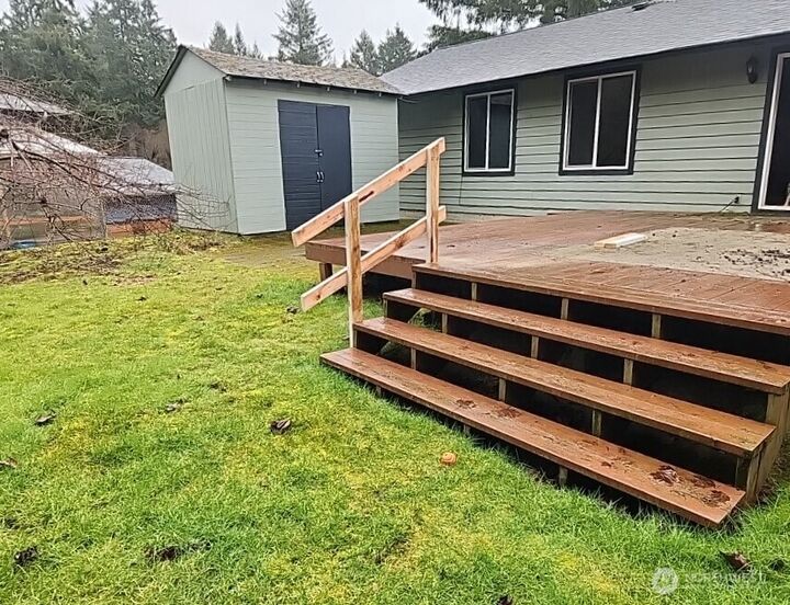 Property Photo:  1000  Hillandale Drive E  WA 98366 
