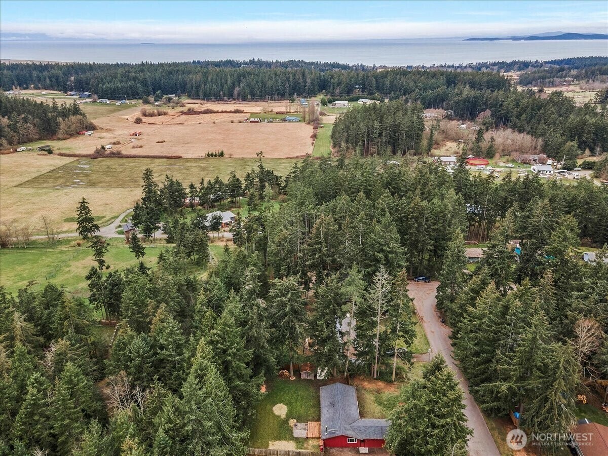 Property Photo: 4483 Woodland Circle WA 98277
