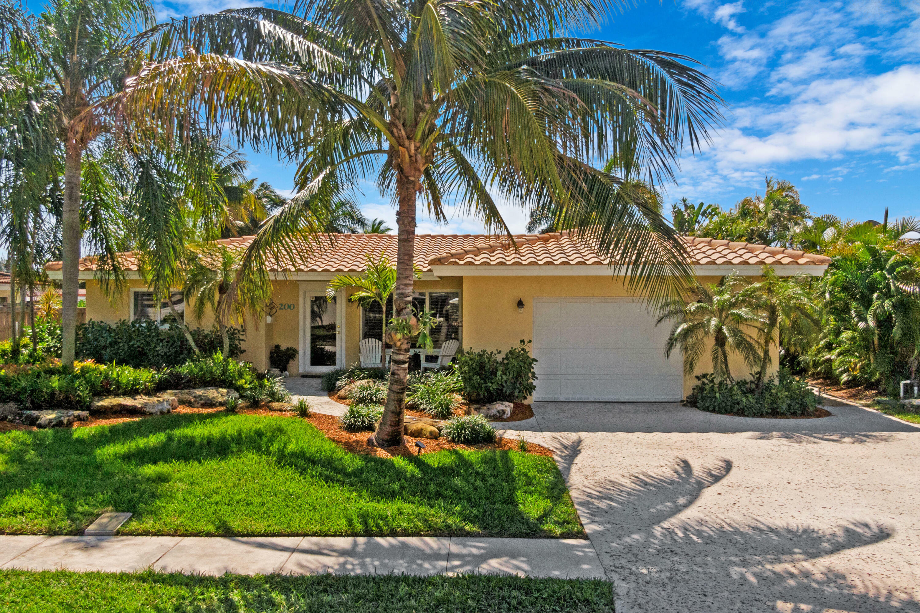 Property Photo: 200 SE 12th Court FL 33060