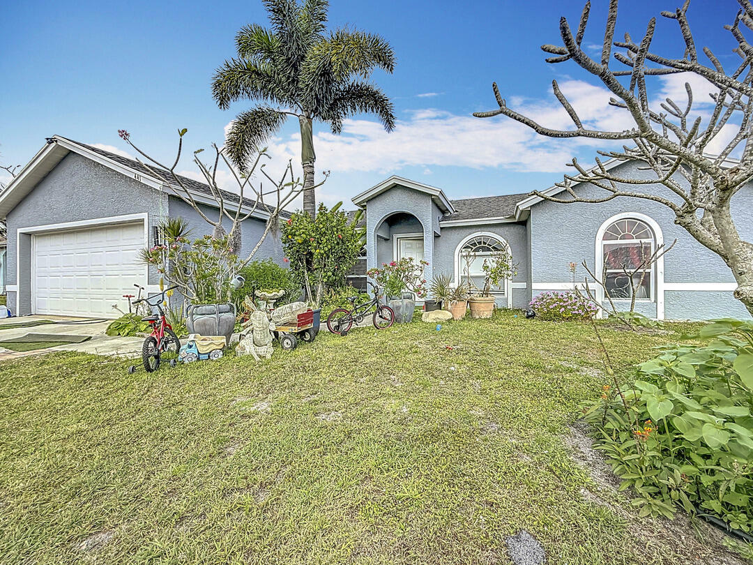 Property Photo: 441 SE Starflower Avenue FL 34983