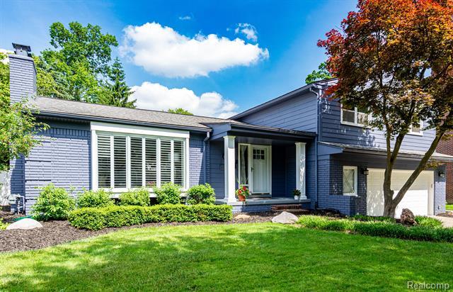 Property Photo: 895 S Glenhurst Drive MI 48009