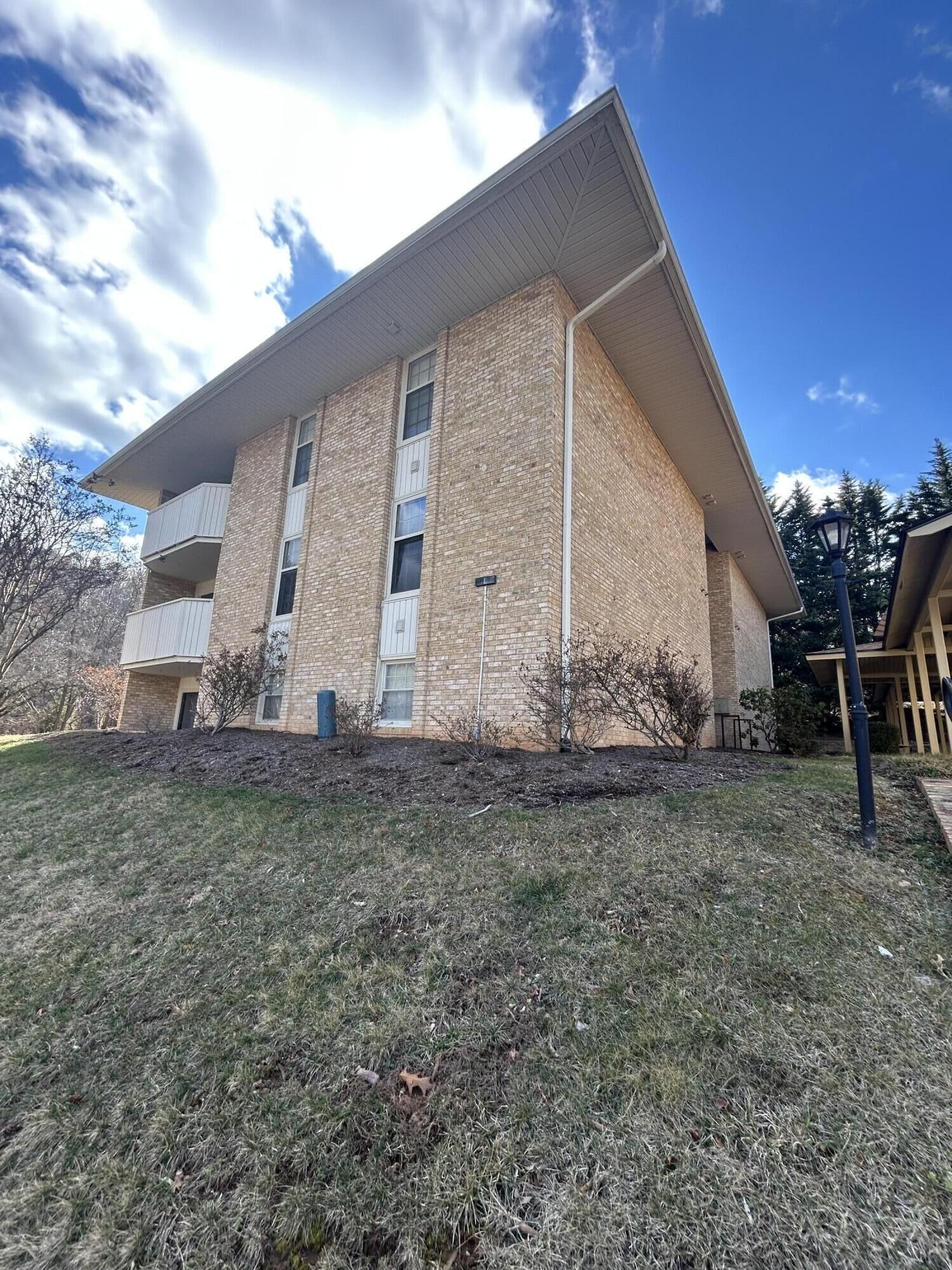 Property Photo:  5260 Crossbow Cir 1B  VA 24018 
