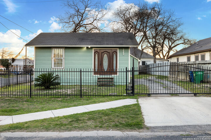 Property Photo:  223 Lancaster St  TX 78214 