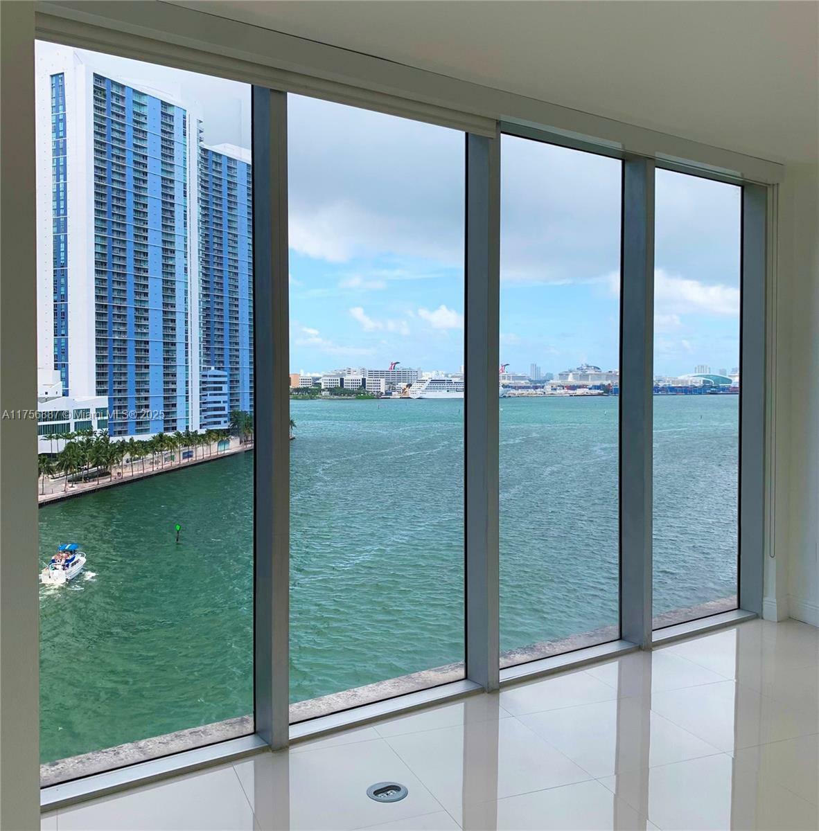 Property Photo:  465 Brickell Ave 1002  FL 33131 