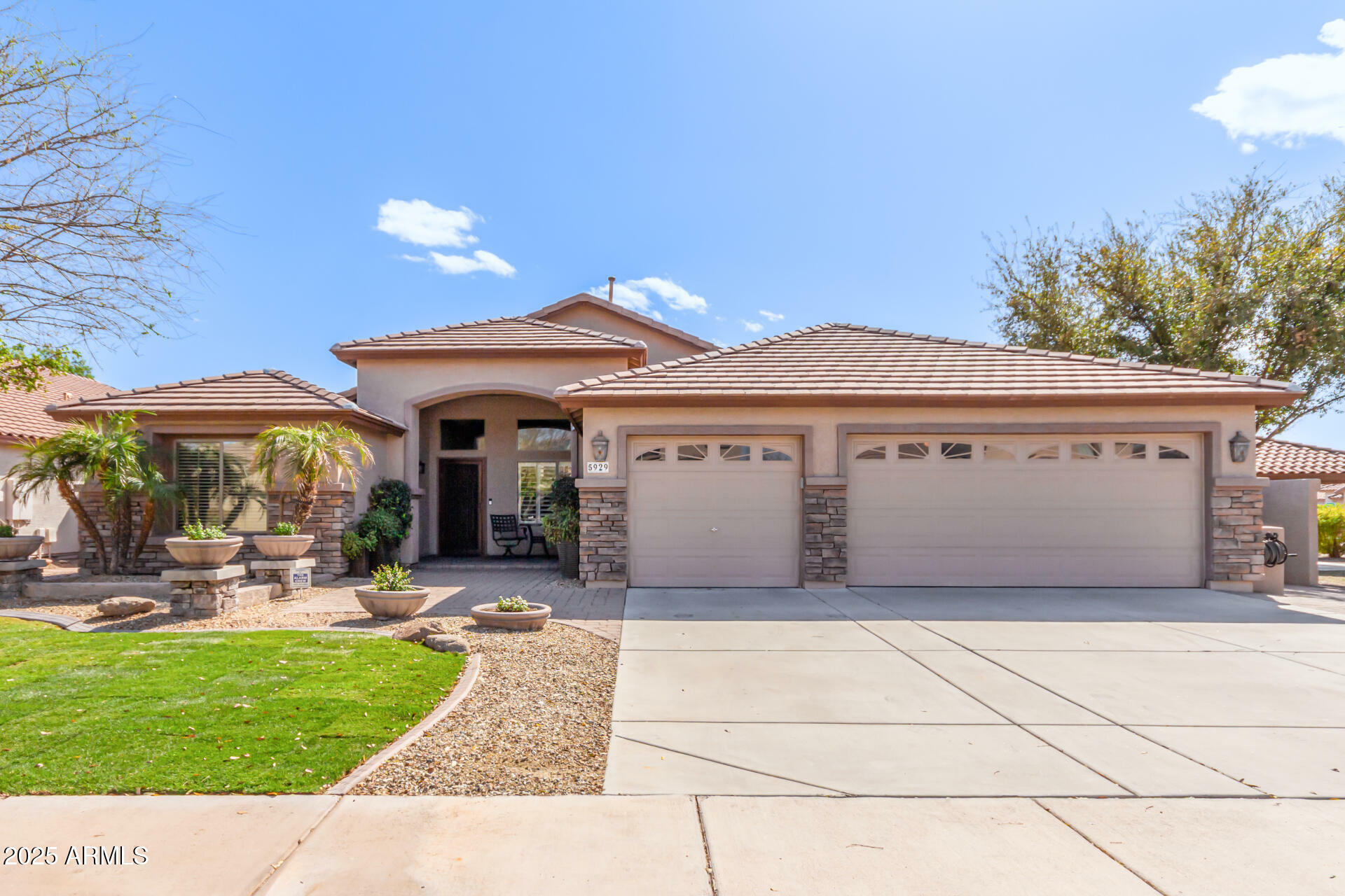 Property Photo: 5929 W Riviera Drive AZ 85304