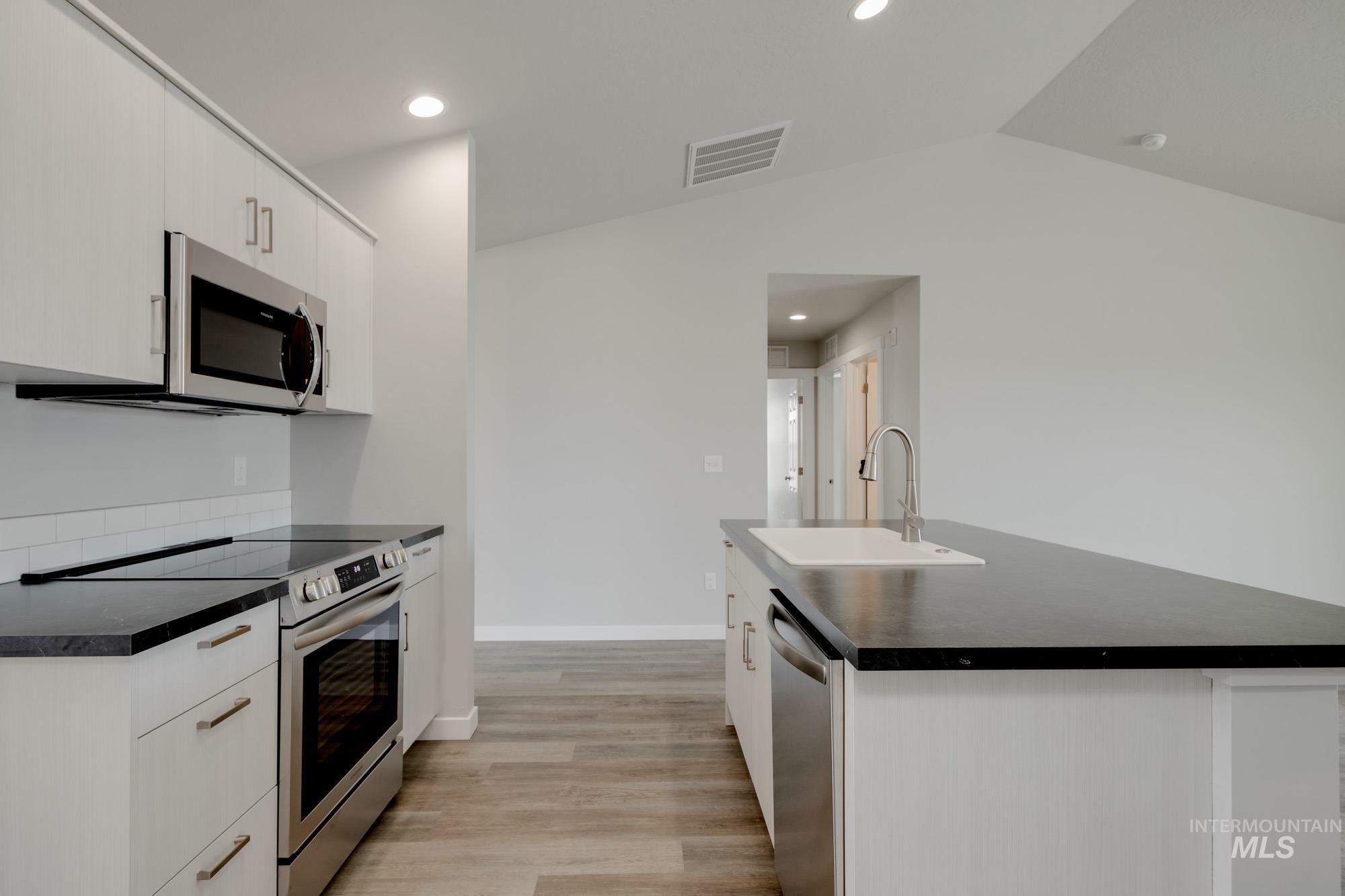 Property Photo: 2795 E Valley Wind St ID 83634