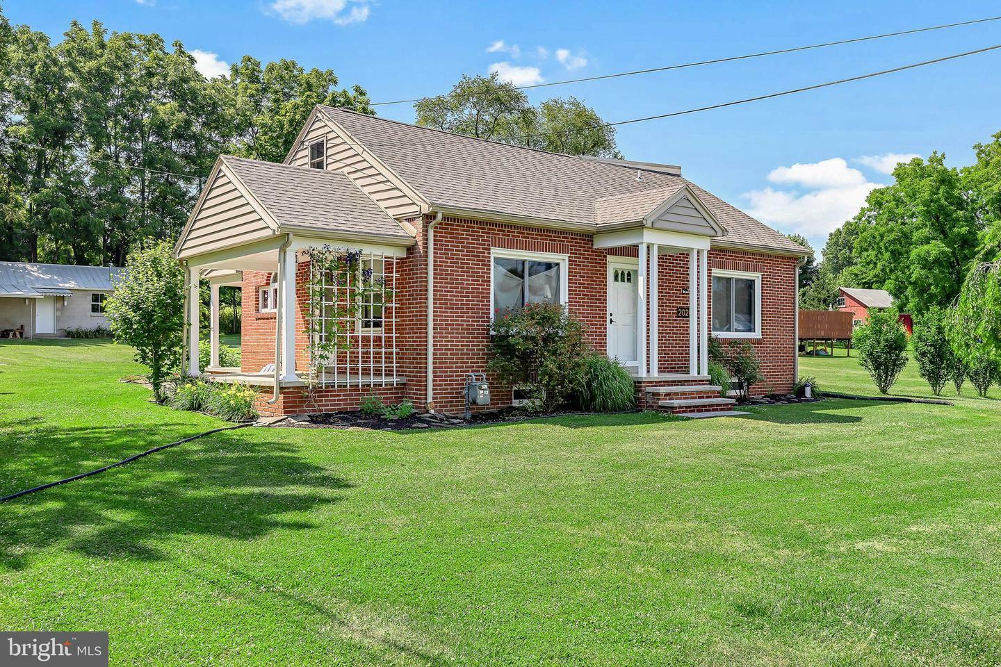 Property Photo: 2020 Park Street PA 17315