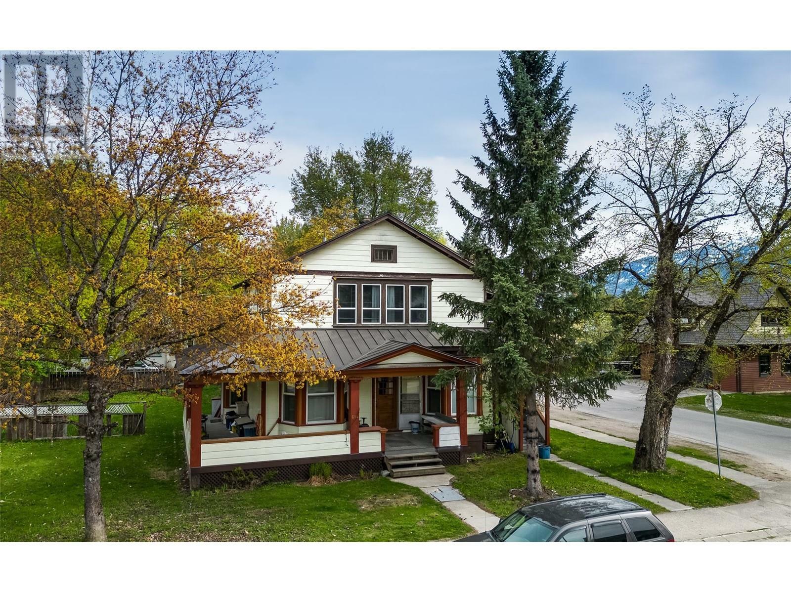 Property Photo: 614 Mackenzie Avenue BC V0E 2S0