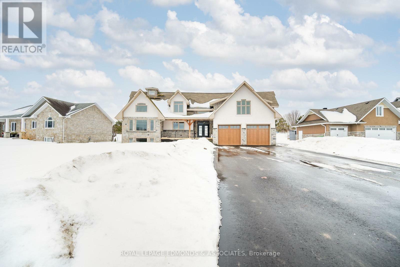 Property Photo: 14 Fairway Drive North ON K8A 8N2