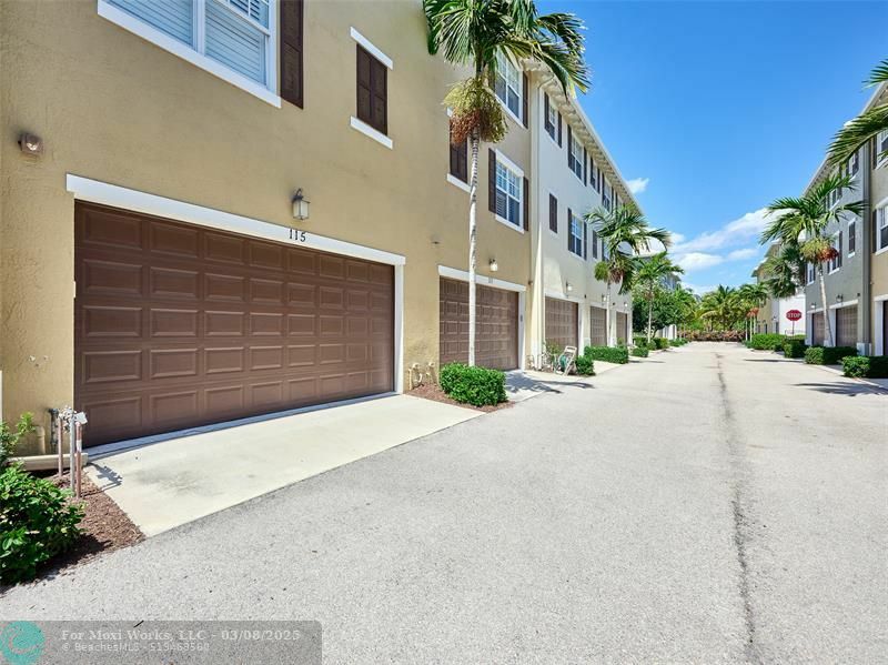 Property Photo:  115 E Coda Cir 115  FL 33444 