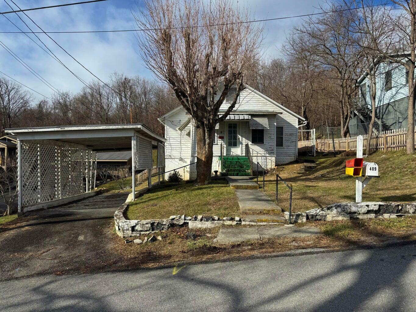 409 Maple St  Lewisburg WV 24901 photo