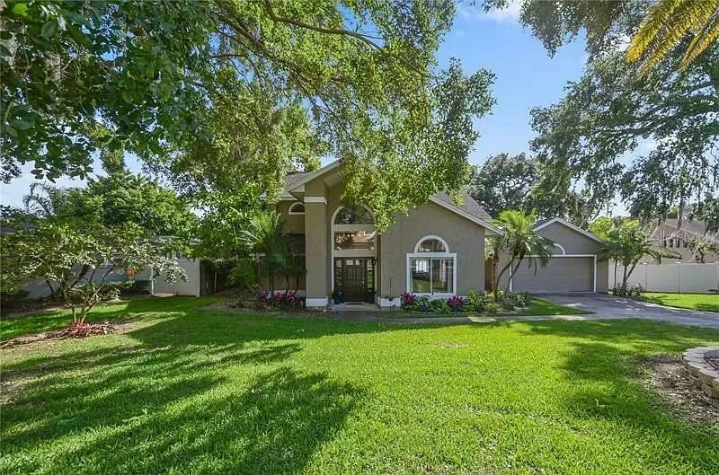 Property Photo:  703 E Lakeshore Drive  FL 34761 