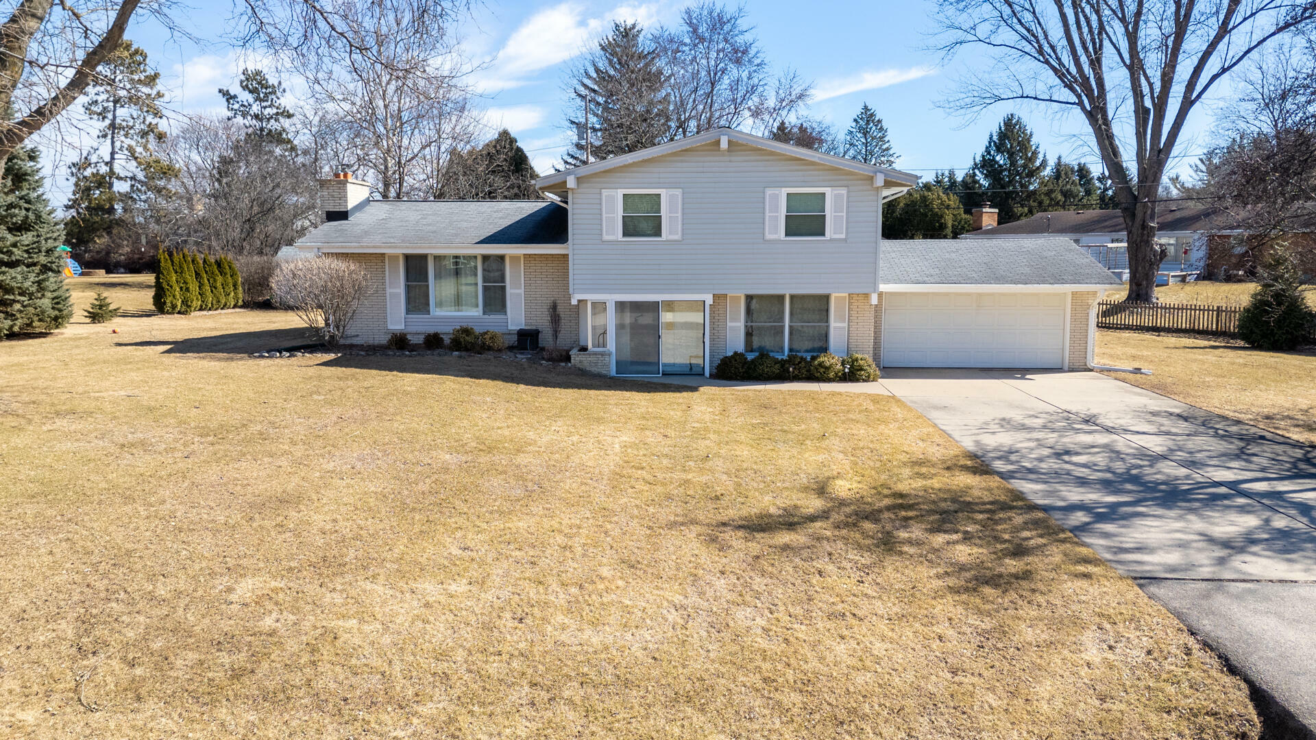 Property Photo: 480 Victoria Ln WI 53045