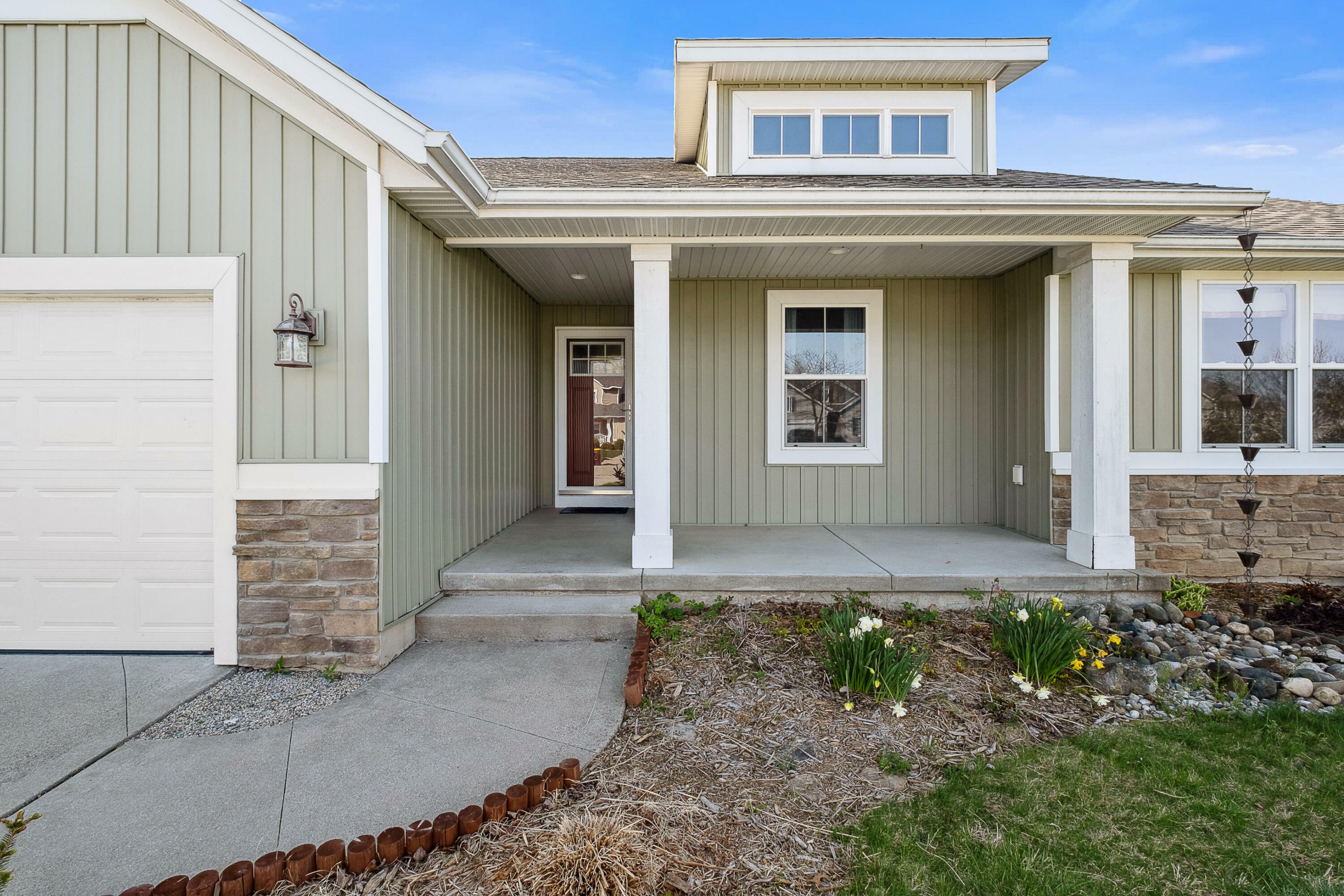 Property Photo: 4588 Gordonshire NW MI 49534
