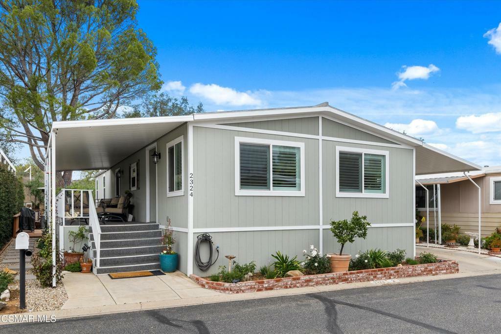 Property Photo:  2324 Arapaho Avenue 3  CA 91361 