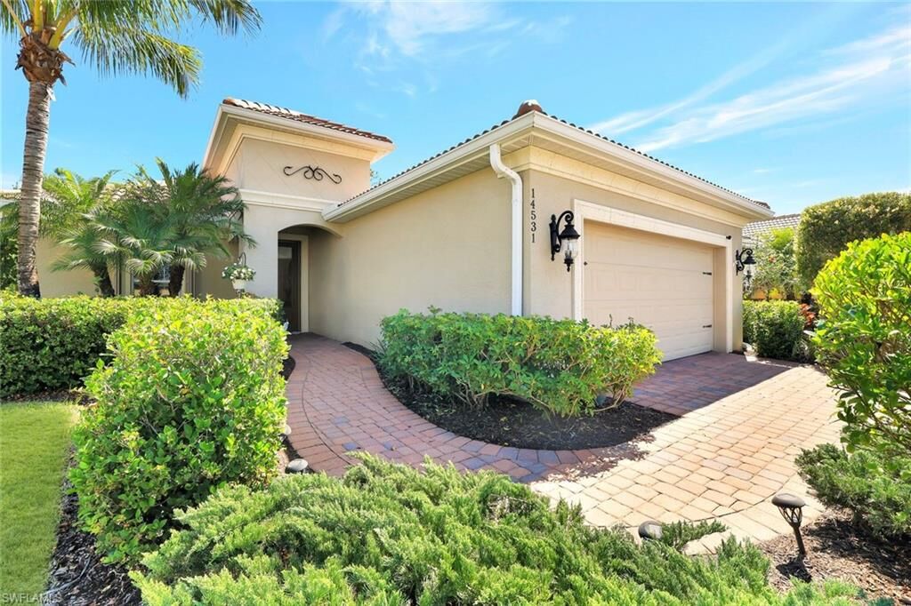Property Photo: 14531 Manchester Dr FL 34114