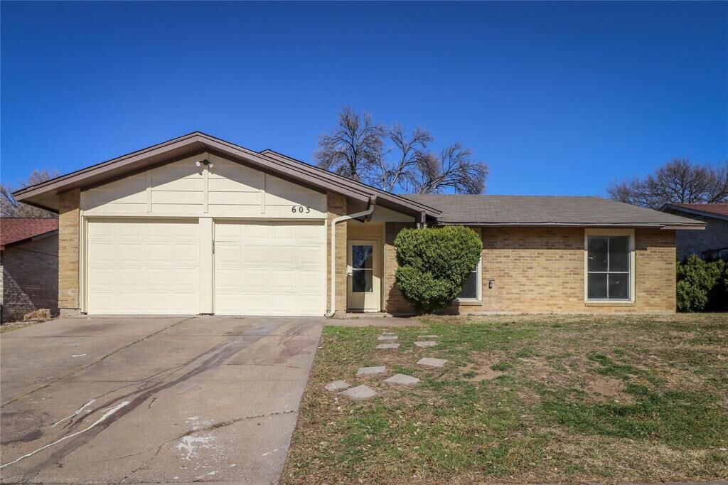 Property Photo: 603 Glen Rock Place TX 76014
