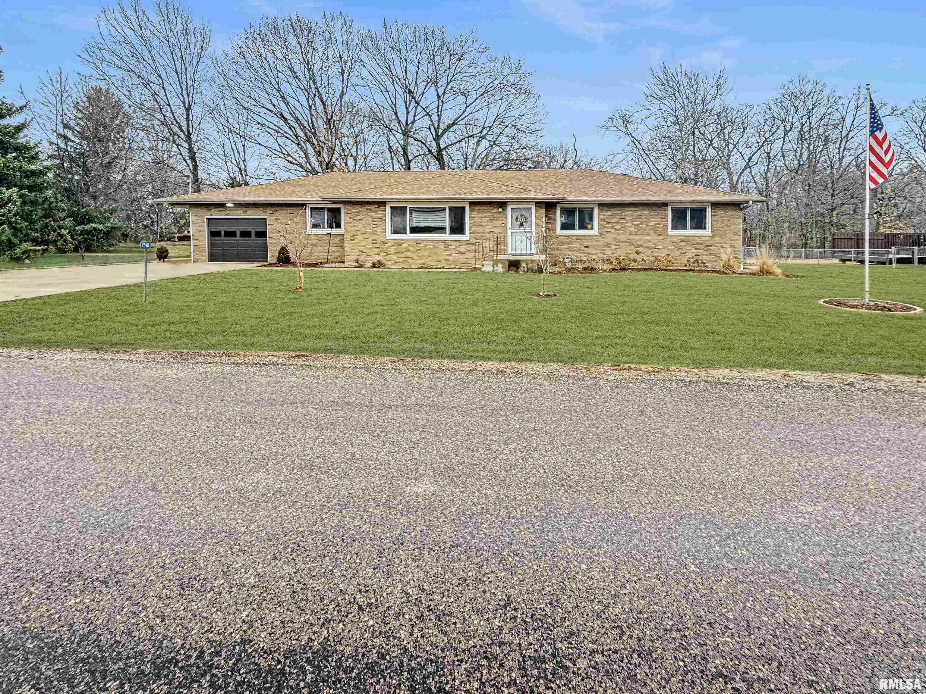 Property Photo: 1516 Division Street IL 61548