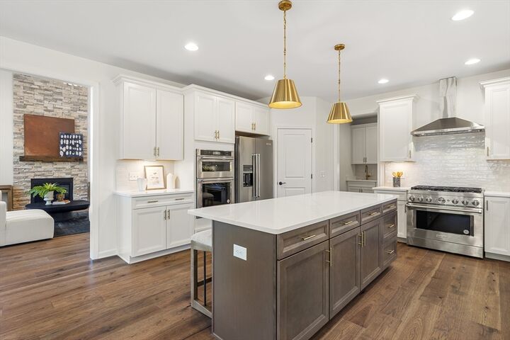 Property Photo:  9 Lloyd Circle 40  MA 02766 