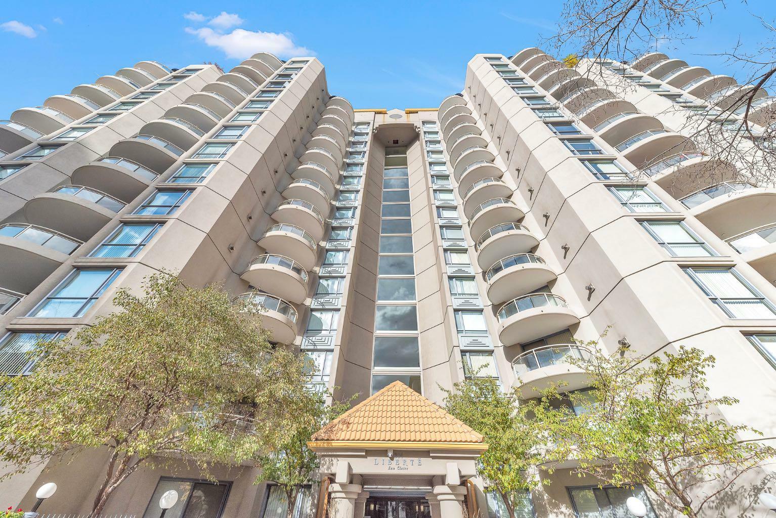 Property Photo: 804 3 Avenue SW 1110 AB T2P 0G9
